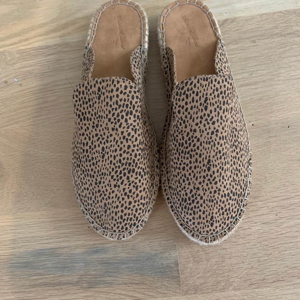 Cheetah spotted slip on sandals